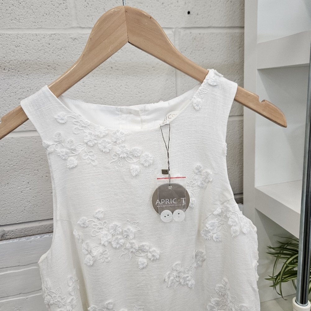 Applique Floral Sleeveless Shift Dress - Picture 3 of 14